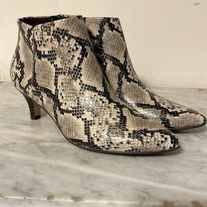 Clarks Snakeskin Ankle Boot Bootie Women’s SZ 7 M NWOB